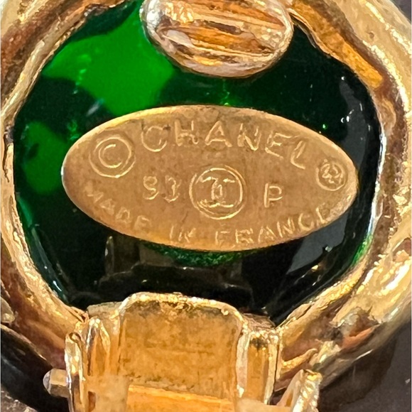 Chanel Vintage Round CC Dangle Clip-On Earrings Gripoix and Metal - Picture 4 of 5